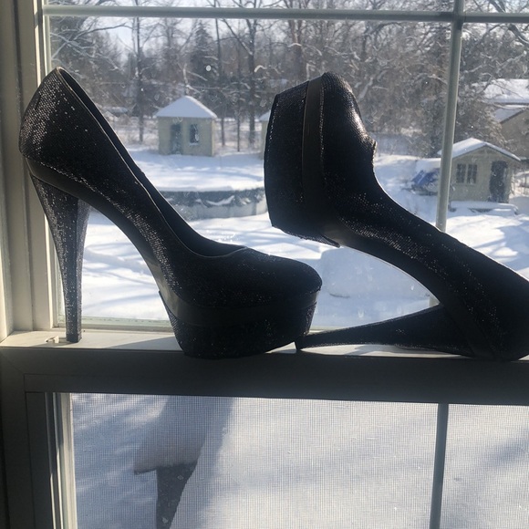 Just Fab Silver sparkle high heels in great condition! Size US 7 1/2 - Picture 6 of 7